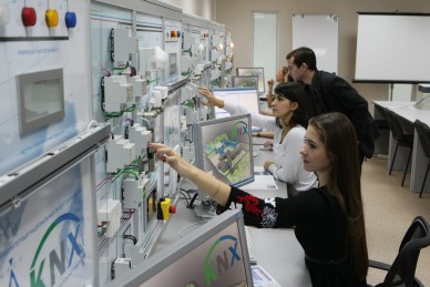 Десять научно-образовательных центров России получат по 128 млн рублей
