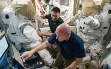 РАН и Роскосмос обсудили возможность полета космонавта-ученого на МКС