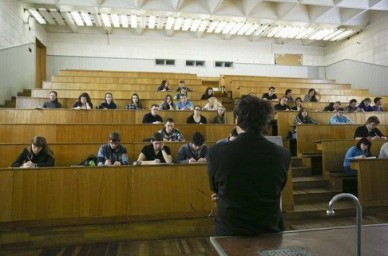 МГУ и СПбГУ не хватает бюджетного финансирования на зарплаты
