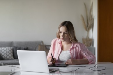 Студенты без дипломной работы: как нейросети повлияли на обучение юристов
